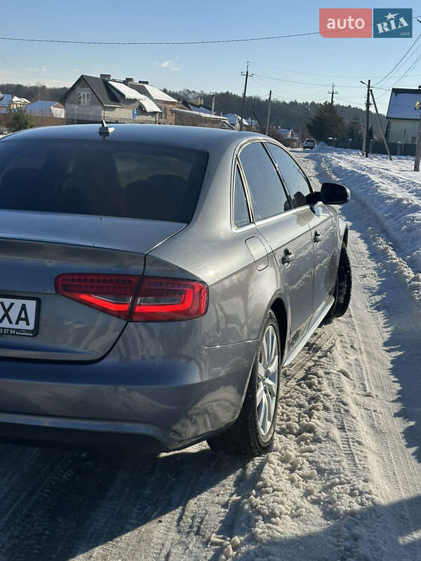 Седан Audi A4 2014 в Львові