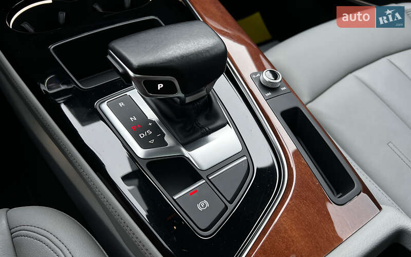 Седан Audi A4 2022 в Львове