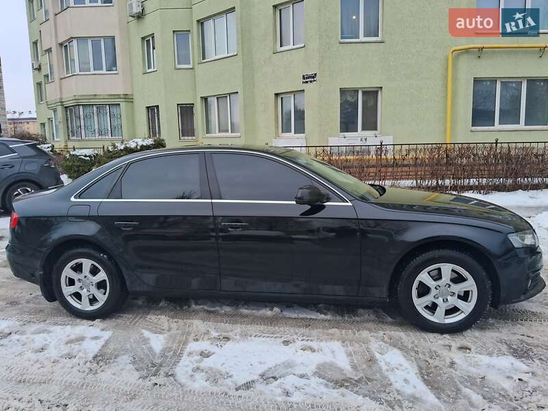 Седан Audi A4 2010 в Києві
