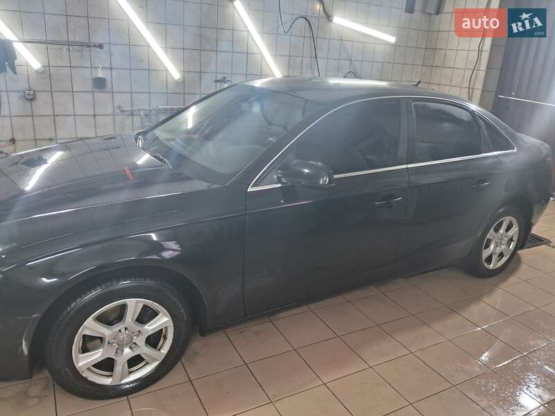 Седан Audi A4 2010 в Києві