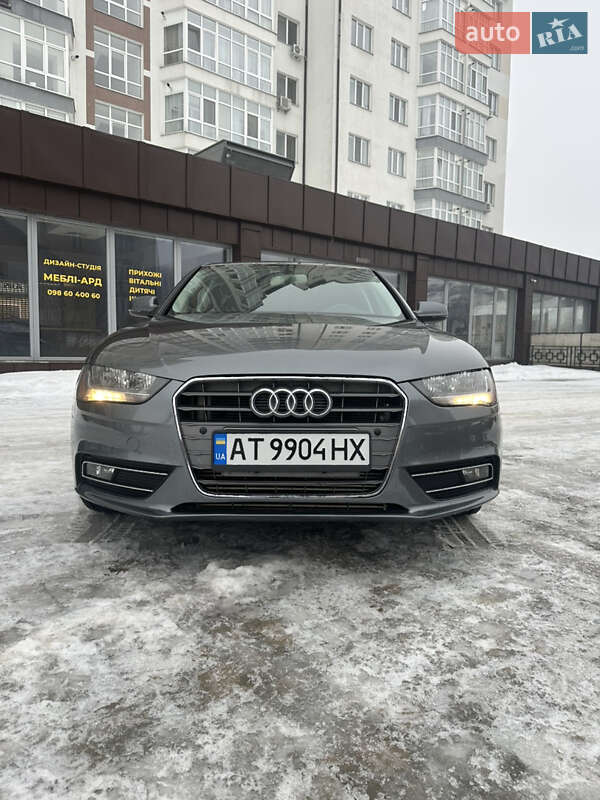 Седан Audi A4 2014 в Ивано-Франковске