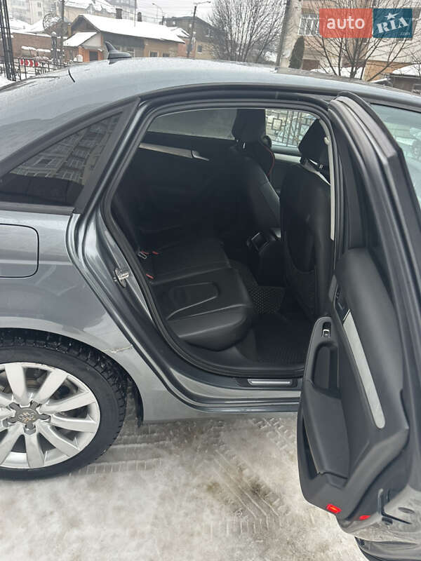 Седан Audi A4 2014 в Ивано-Франковске