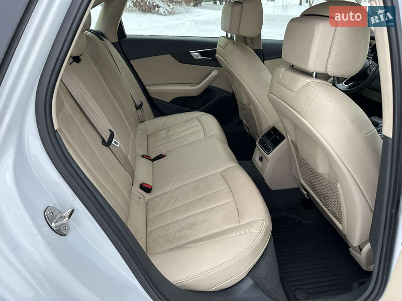 Седан Audi A4 2018 в Рівному