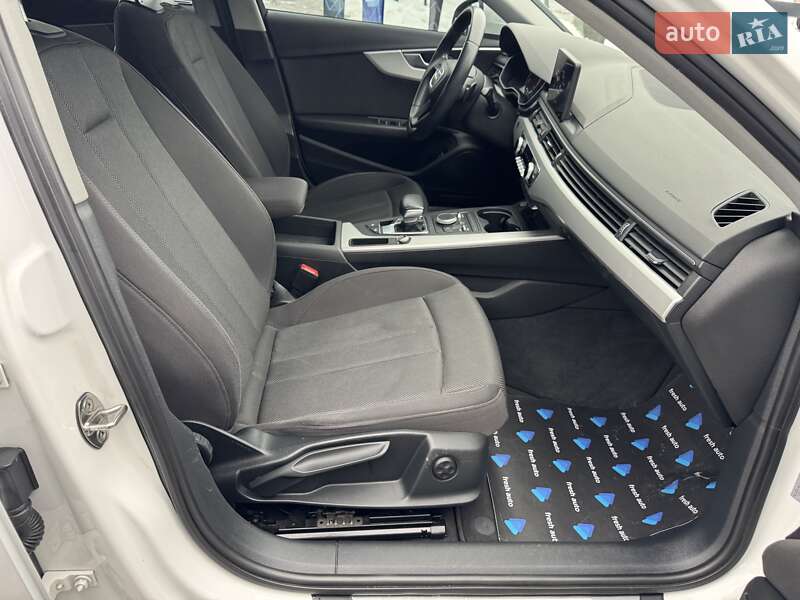 Седан Audi A4 2020 в Рівному