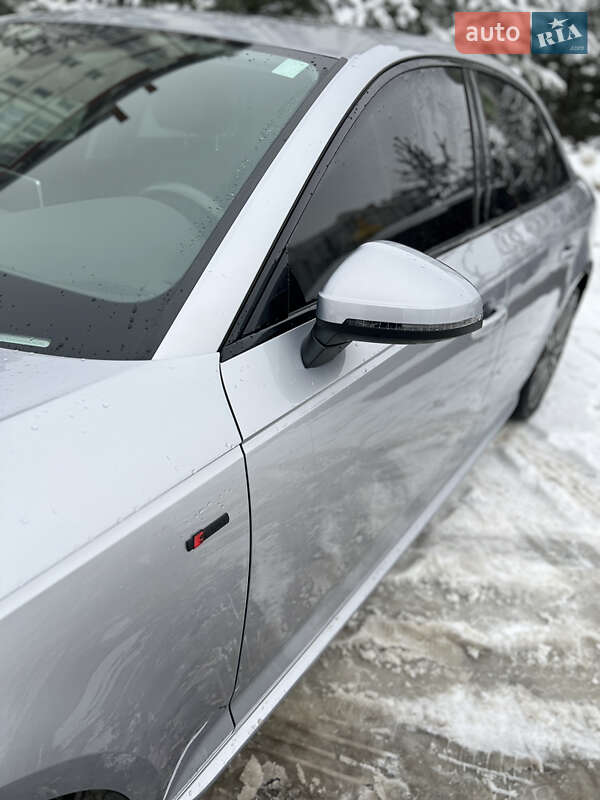 Седан Audi A4 2016 в Івано-Франківську