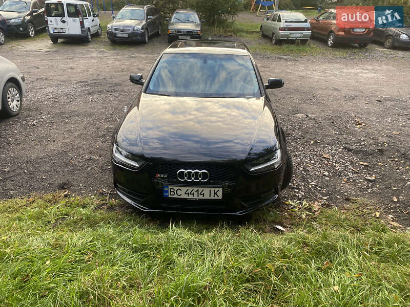 Седан Audi A4 2013 в Львове