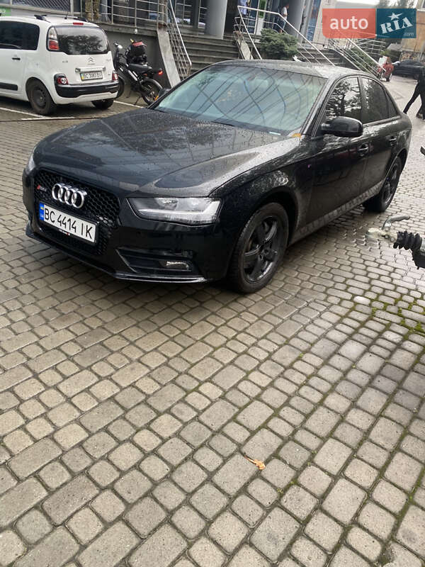 Седан Audi A4 2013 в Львове