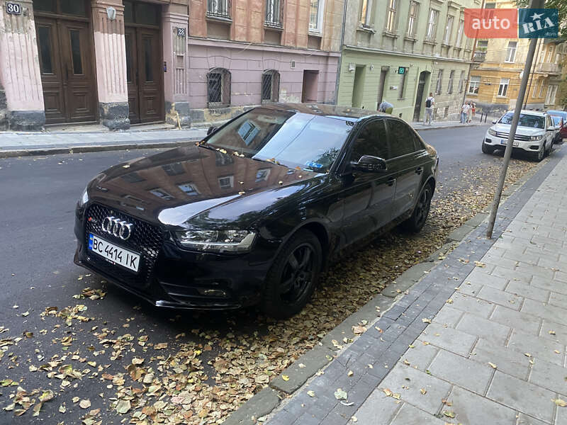Седан Audi A4 2013 в Львове