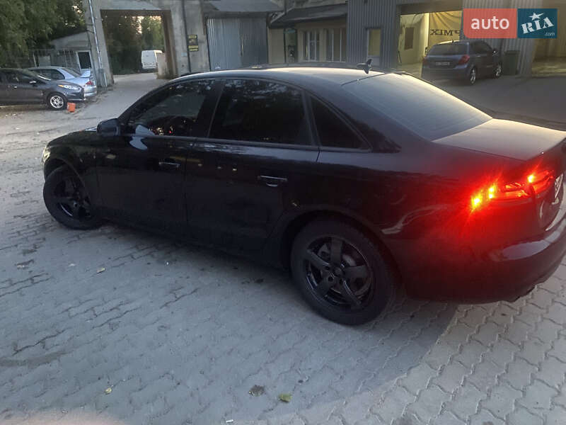 Седан Audi A4 2013 в Львове
