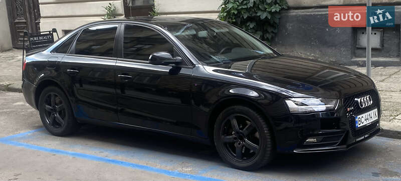 Седан Audi A4 2013 в Львове