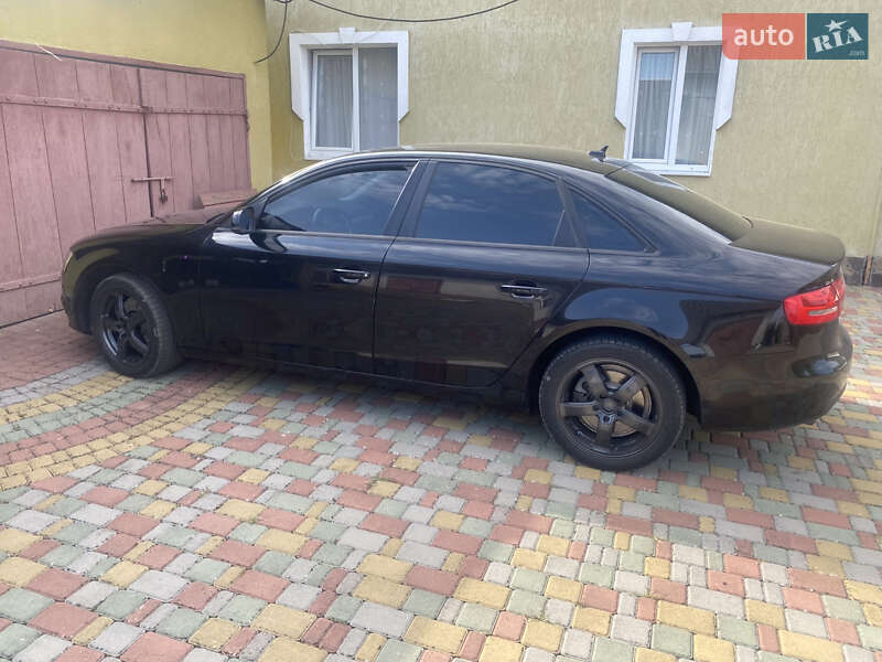 Седан Audi A4 2013 в Львове