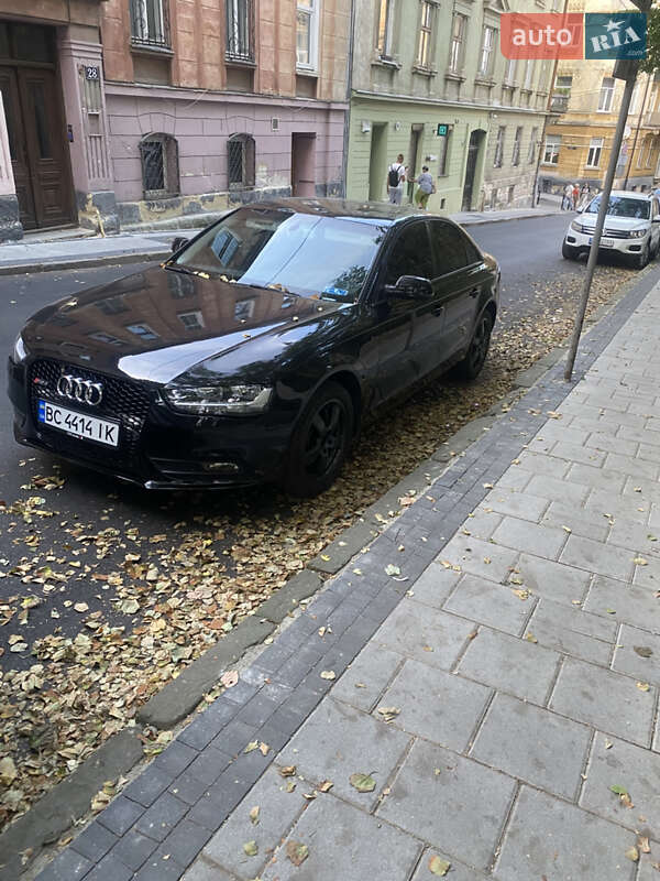 Седан Audi A4 2013 в Львове