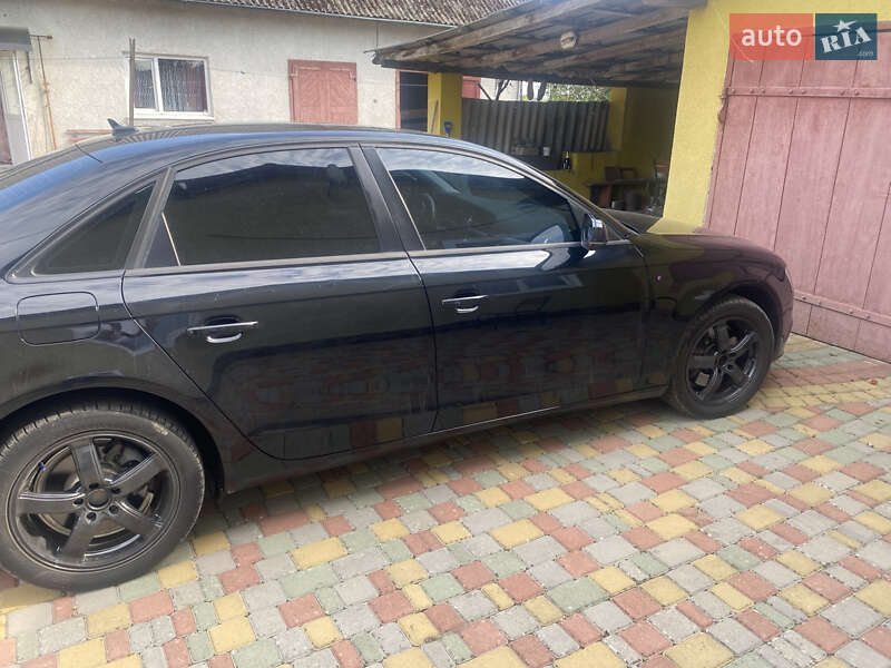 Седан Audi A4 2013 в Львове