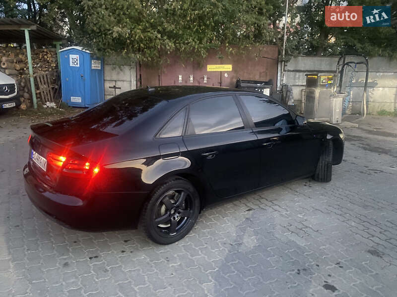 Седан Audi A4 2013 в Львове