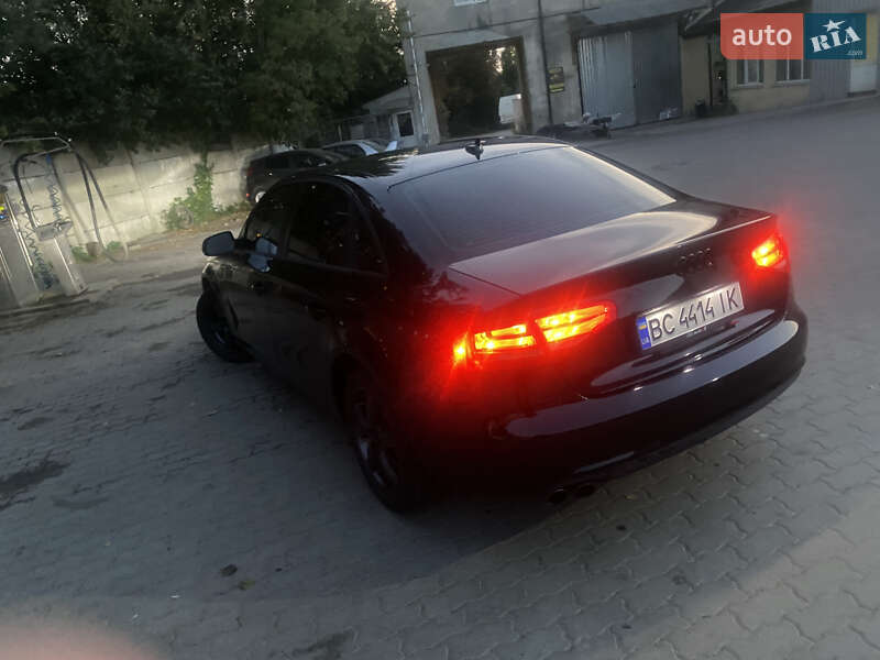 Седан Audi A4 2013 в Львове
