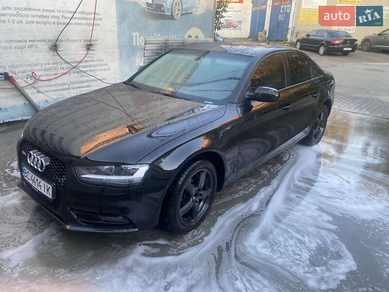 Седан Audi A4 2013 в Львове
