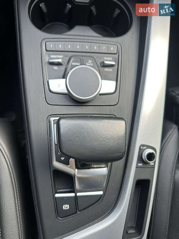 Седан Audi A4 2018 в Львові