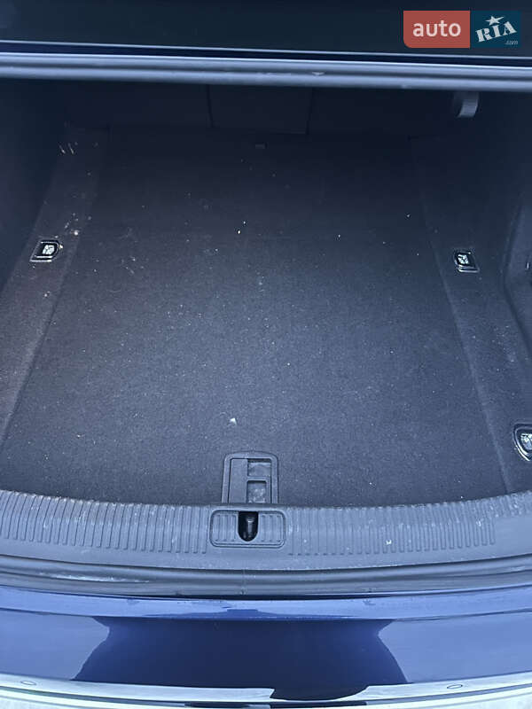 Седан Audi A4 2018 в Львові