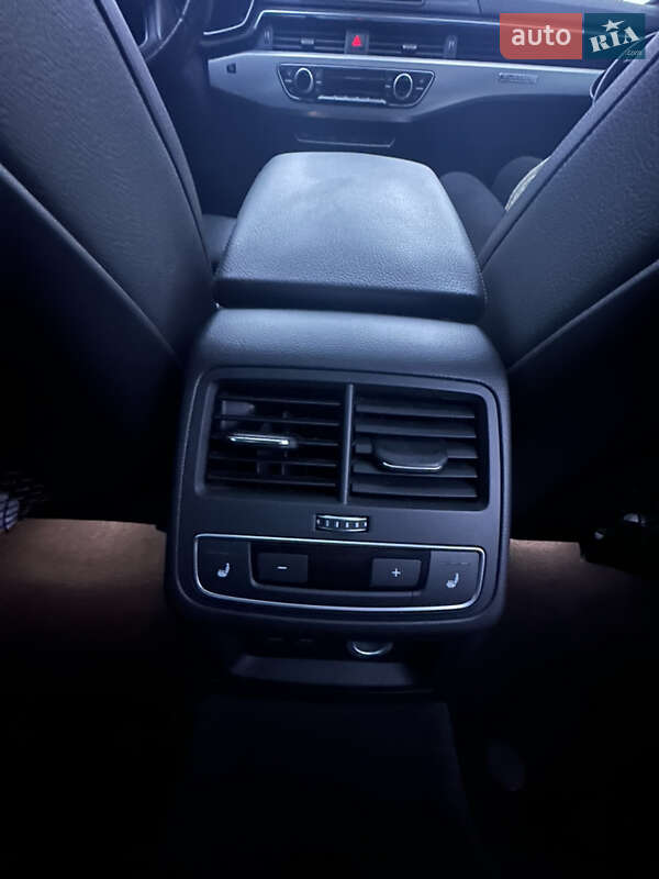 Седан Audi A4 2018 в Львові