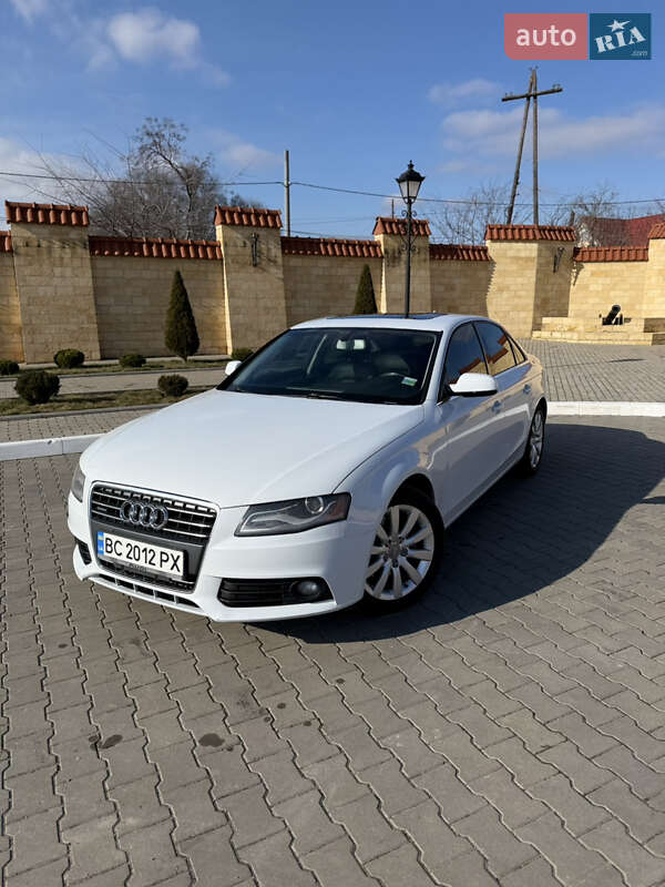 Седан Audi A4 2012 в Измаиле