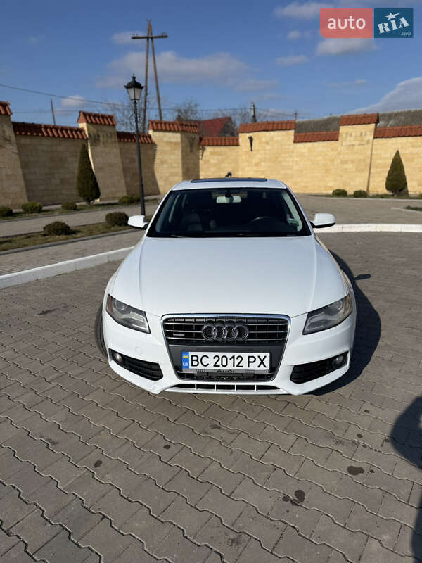 Седан Audi A4 2012 в Измаиле