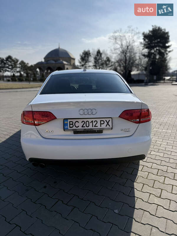 Седан Audi A4 2012 в Измаиле