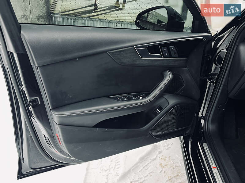 Седан Audi A4 2019 в Одесі