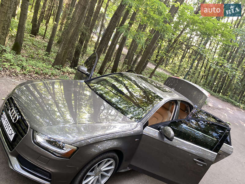 Седан Audi A4 2014 в Житомирі