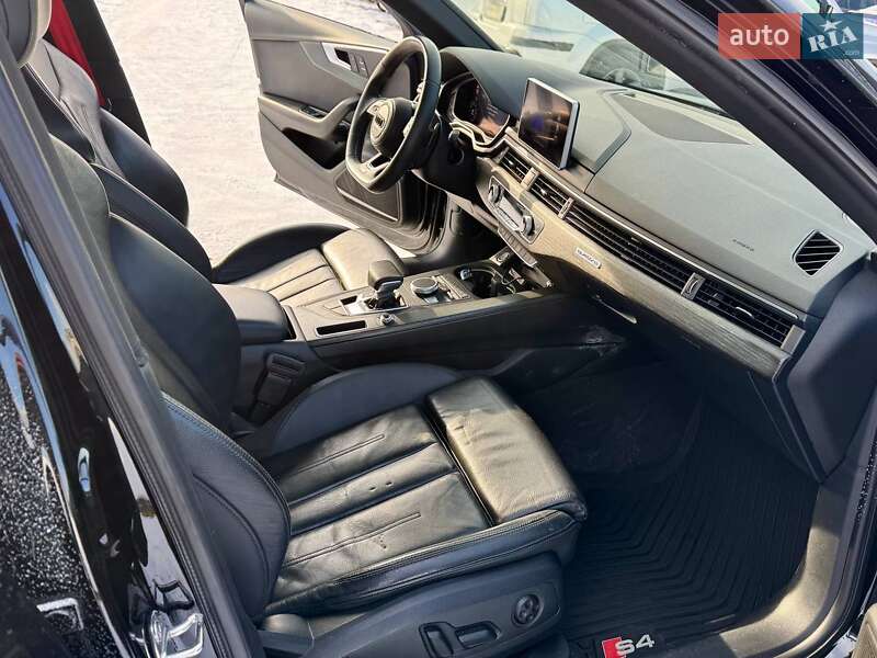 Седан Audi A4 2018 в Києві