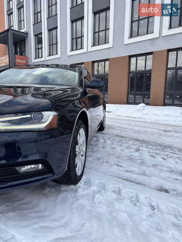 Седан Audi A4 2012 в Львове