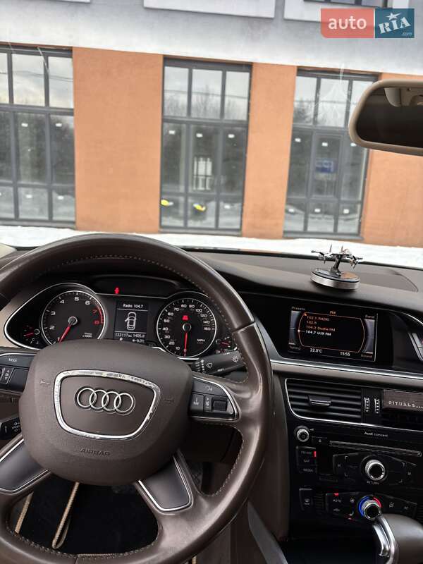Седан Audi A4 2012 в Львове