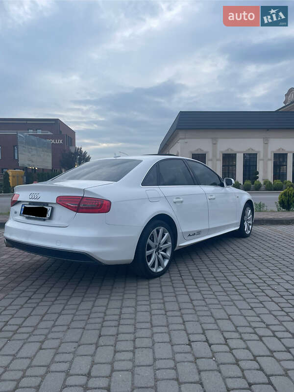 Седан Audi A4 2014 в Мукачево