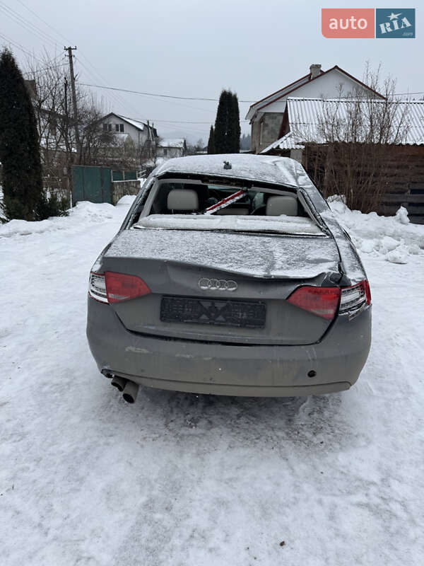 Седан Audi A4 2011 в Татарове