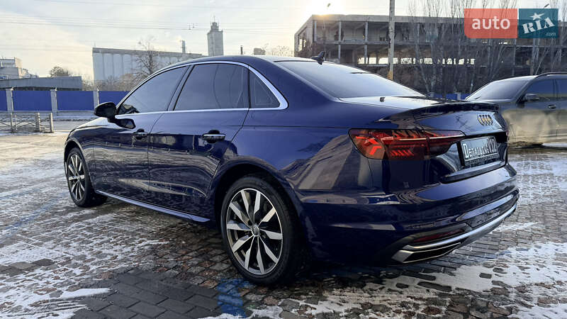 Седан Audi A4 2020 в Дніпрі