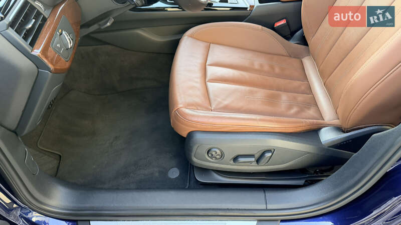 Седан Audi A4 2020 в Дніпрі