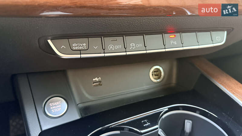 Седан Audi A4 2020 в Дніпрі