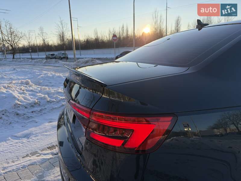 Седан Audi A4 2016 в Киеве