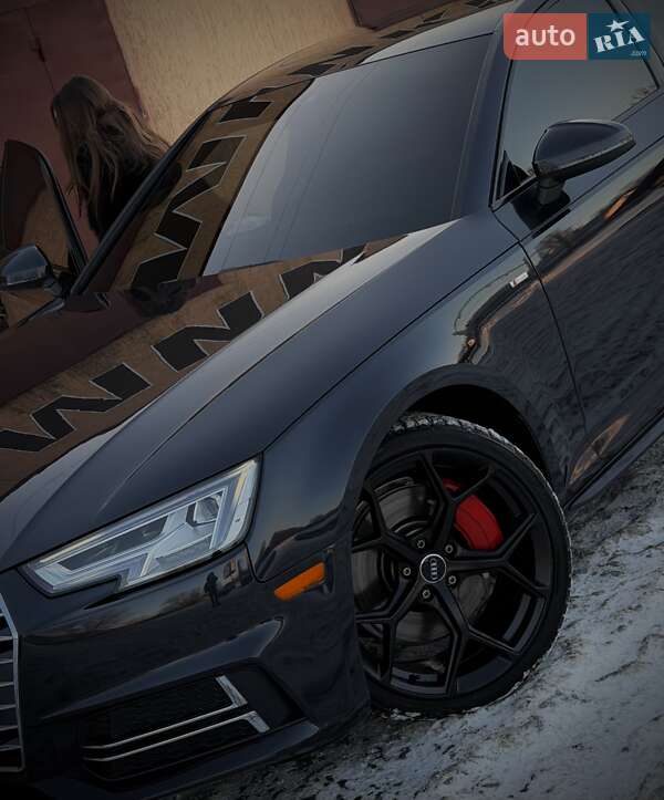 Седан Audi A4 2016 в Киеве