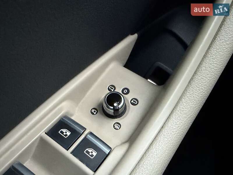 Седан Audi A4 2016 в Киеве