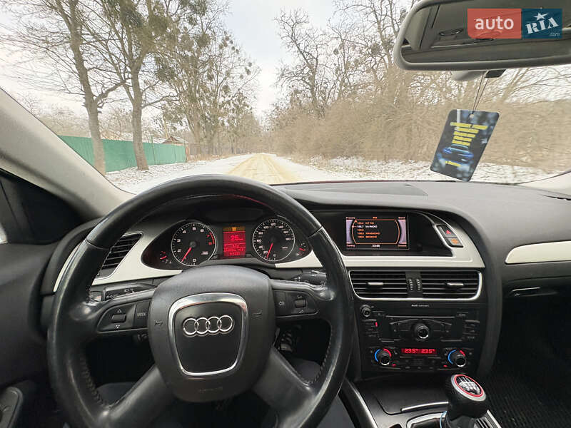Седан Audi A4 2009 в Диканьці