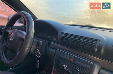 Седан Audi A4 1998 в Калиновке