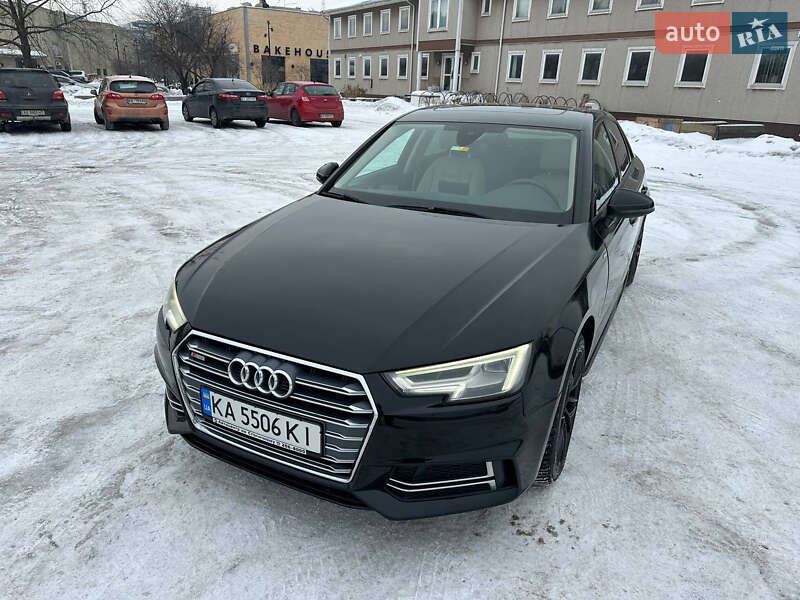 Седан Audi A4 2018 в Києві