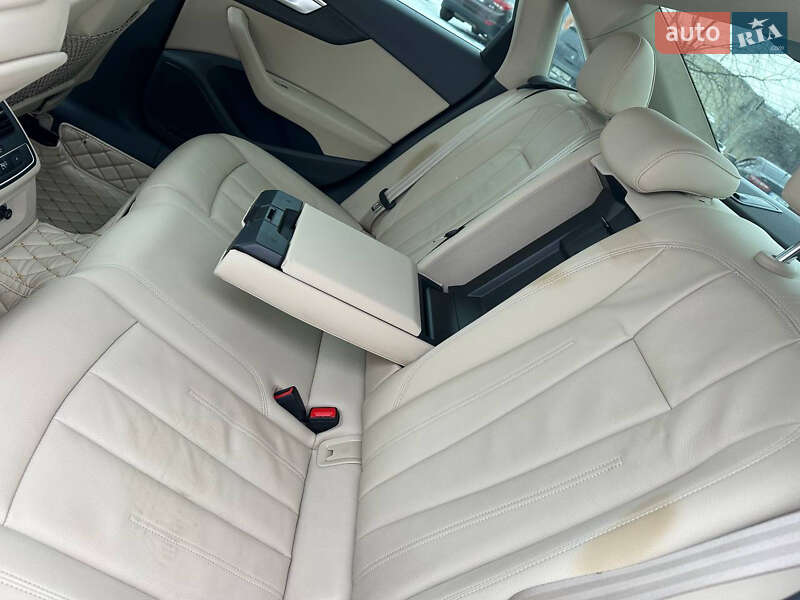 Седан Audi A4 2018 в Києві