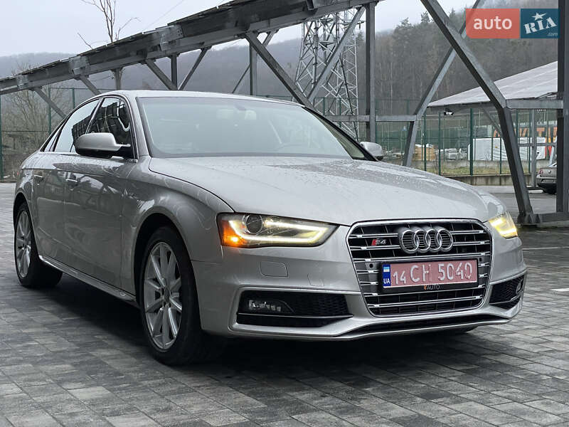 Седан Audi A4 2013 в Львове