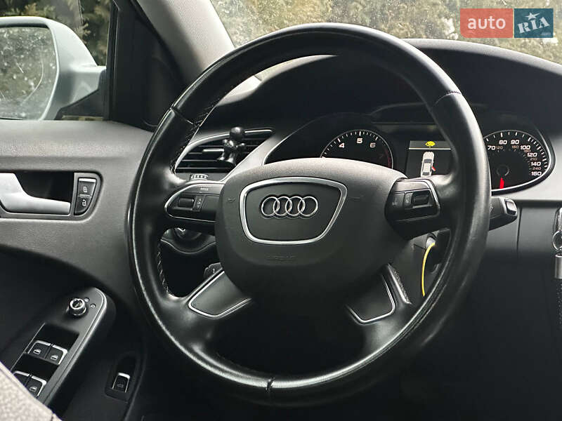 Седан Audi A4 2013 в Львове