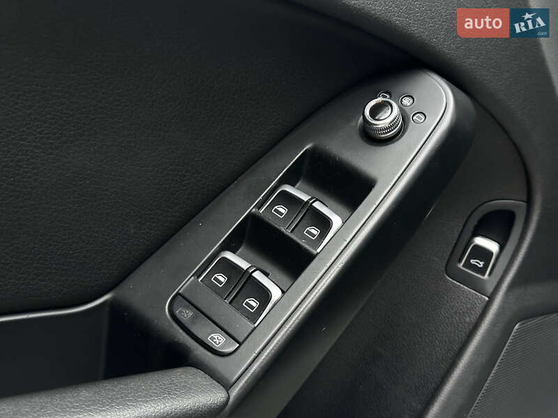 Седан Audi A4 2013 в Львове