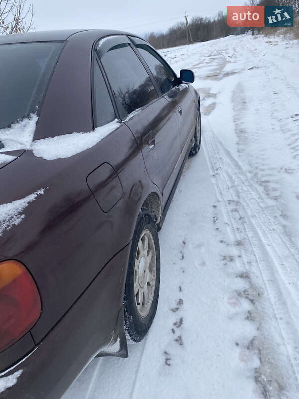 Седан Audi A4 1996 в Ровно