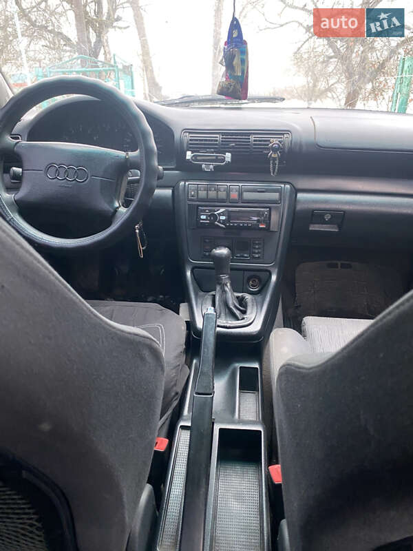 Седан Audi A4 1996 в Ровно