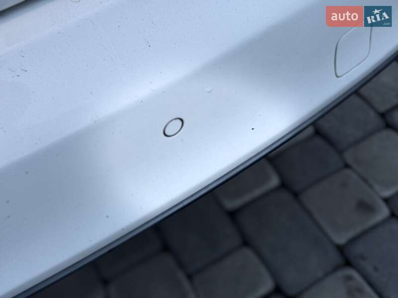 Седан Audi A4 2014 в Львові