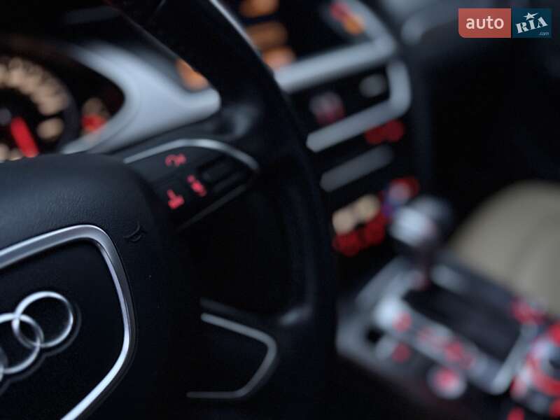 Седан Audi A4 2014 в Львові